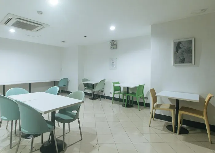 Hotel Cara Celine Dormtel By Reddoorz Near Taft *