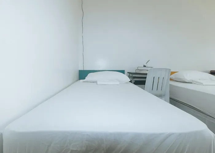 Cara Celine Dormtel By Reddoorz Near Taft *
