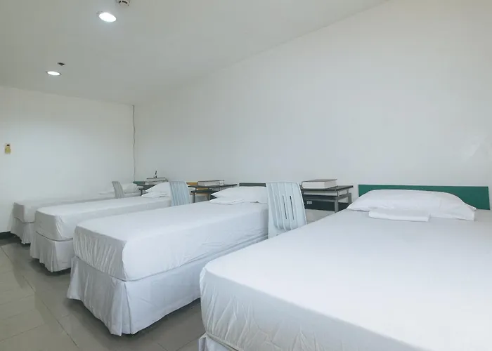 Hotel Cara Celine Dormtel By Reddoorz Near Taft