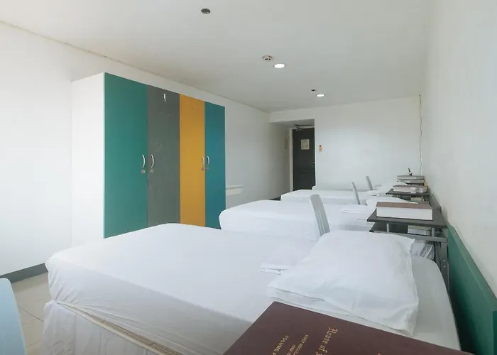 Cara Celine Dormtel By Reddoorz Near Taft *