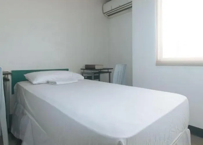 Hotel Cara Celine Dormtel By Reddoorz Near Taft Manila